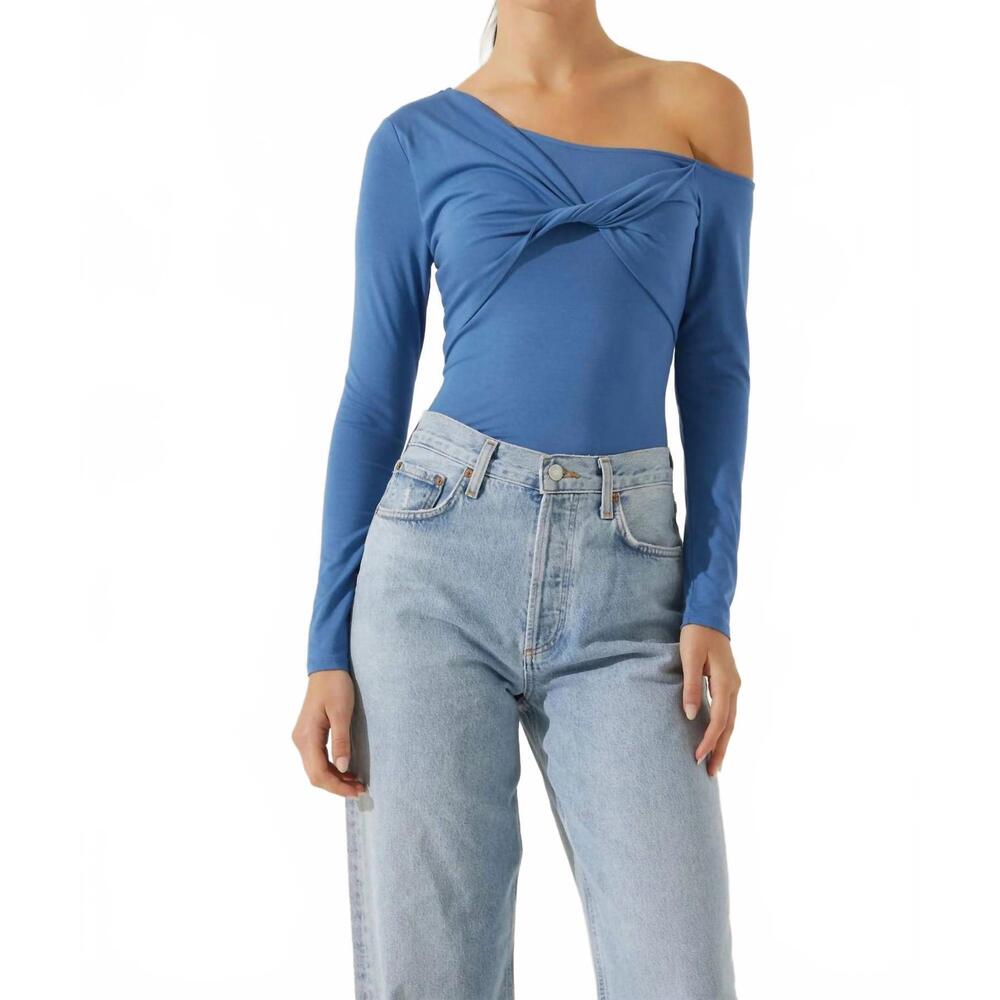 NEW ASTR kora twist front long sleeve top in blue
